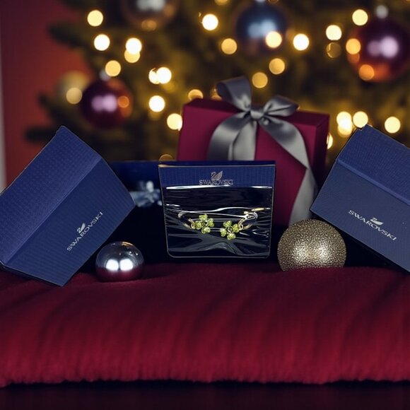 Swarovski Idyllia drop earrings Clover, Green, Gold-tone plated (NIB) - Picture 1 of 4